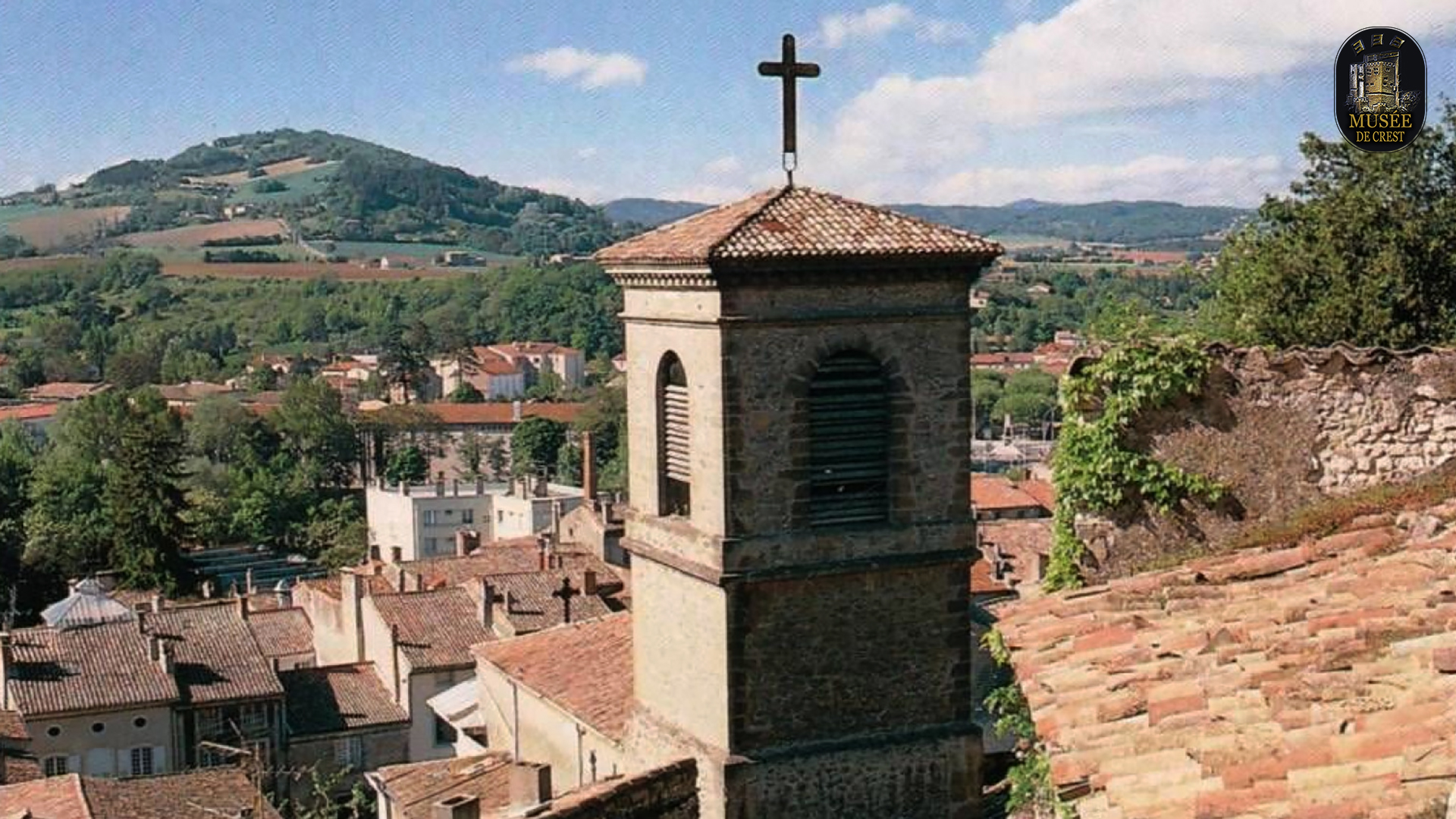 Clocher_toiture_tuiles_romanes_periode_1990_2000_eglise_Saint_Sauveur_Crest_HD_MDC.jpg