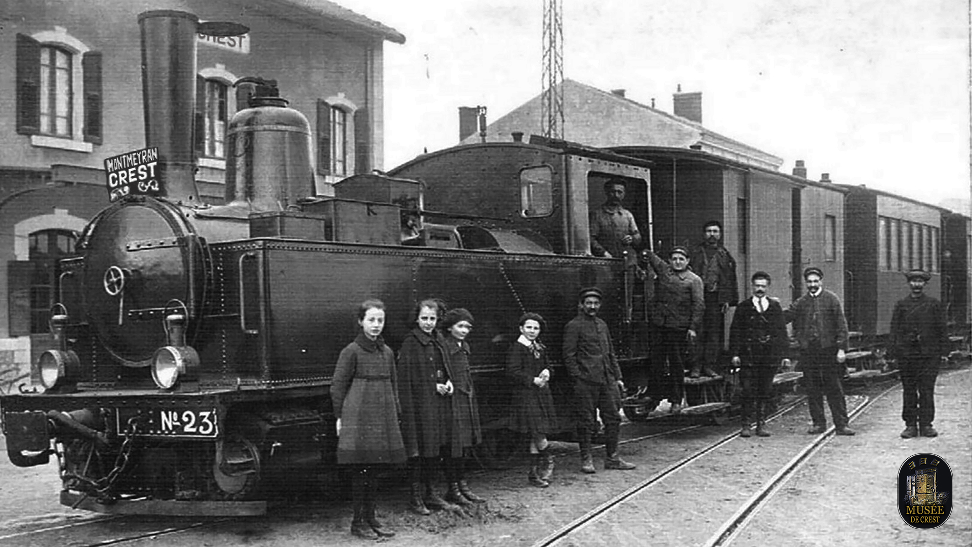 Crest_Gare_terminus_tramway_et_cafe_de_la_Gare_UHDHD_MDC_.jpg