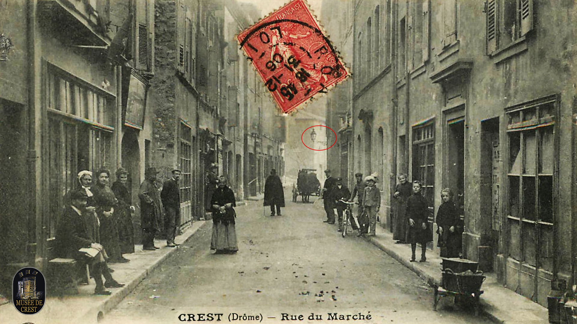 Crest_rue_du_Marche_potence_reverbere_bec_de_gaz_UHD_HD_MDC.jpg