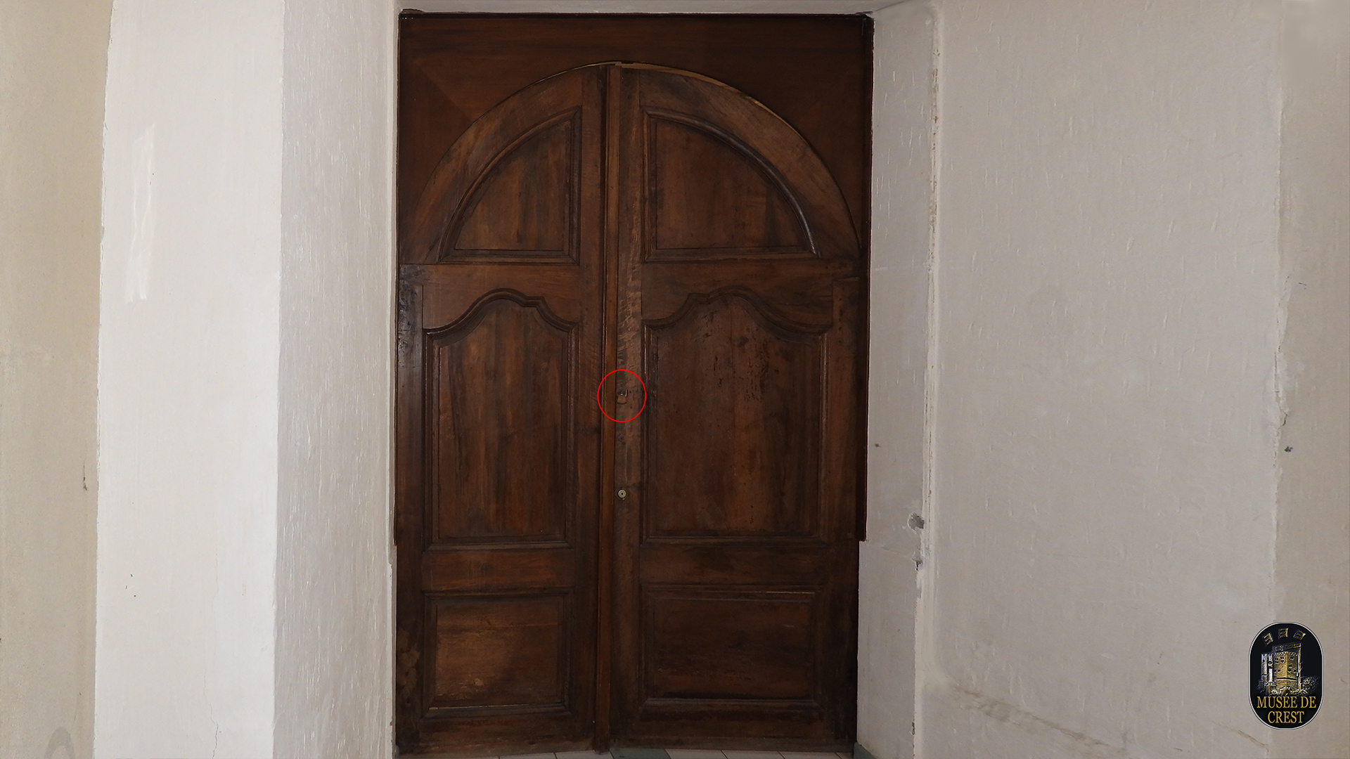 Entree_double_couloir_porte_du_tambour_1er_etage_couvent_Visitandines_Crest_UHD_HD_MDC_DSCN5168.jpg