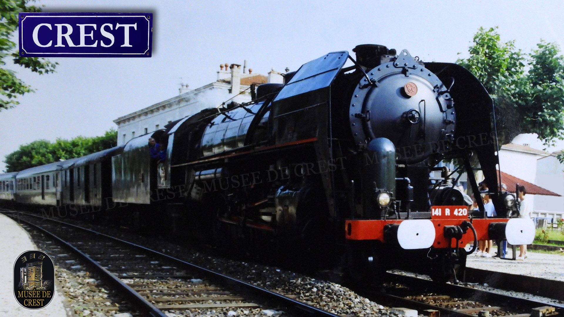 Gare_SNCF_de_Crest_Locomotive_141R420_de_1945_et_tender_30R420_chauffe_charbon_Fabrication_USA_Baldwin_Locomotive_Works_UHD_HD_MDC_DSCN6710.jpg