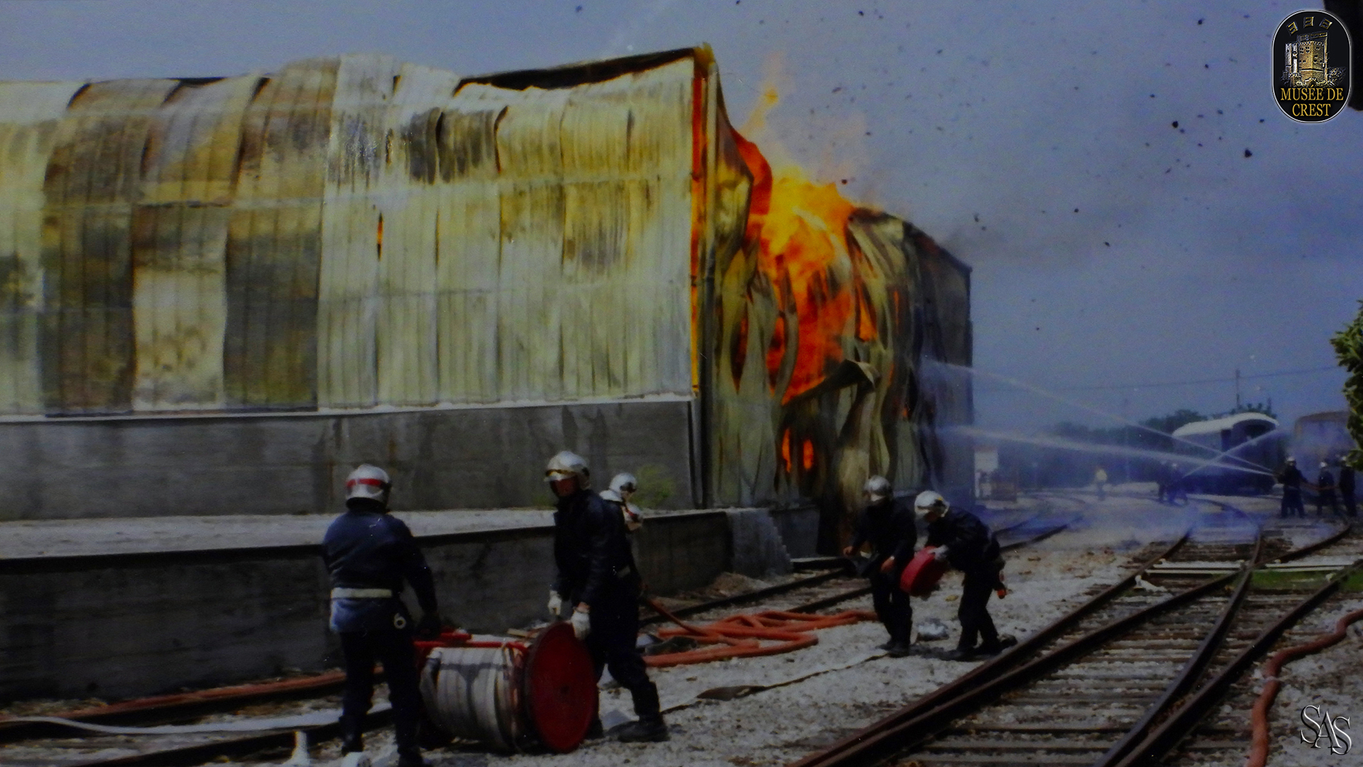 Incendie_hangar_stockage_bobines_papiers_Socar_Gare_SNCF_Crest_photographie_Serge_Andre_Sargentini_DSCN5676.jpg