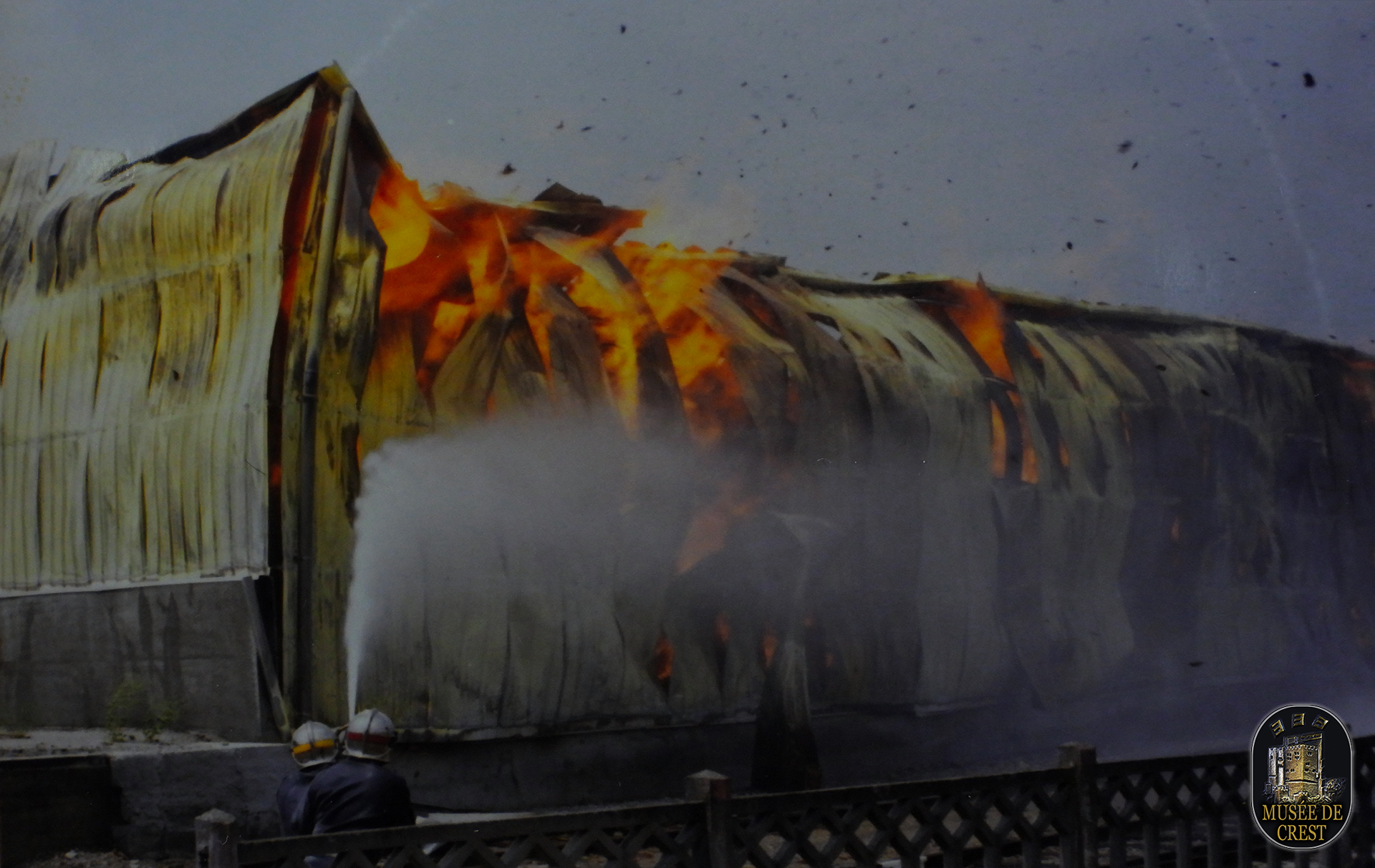 Incendie_hangar_stockage_bobines_papiers_Socar_Gare_SNCF_Crest_photographie_Serge_Andre_Sargentini_DSCN5685.jpg