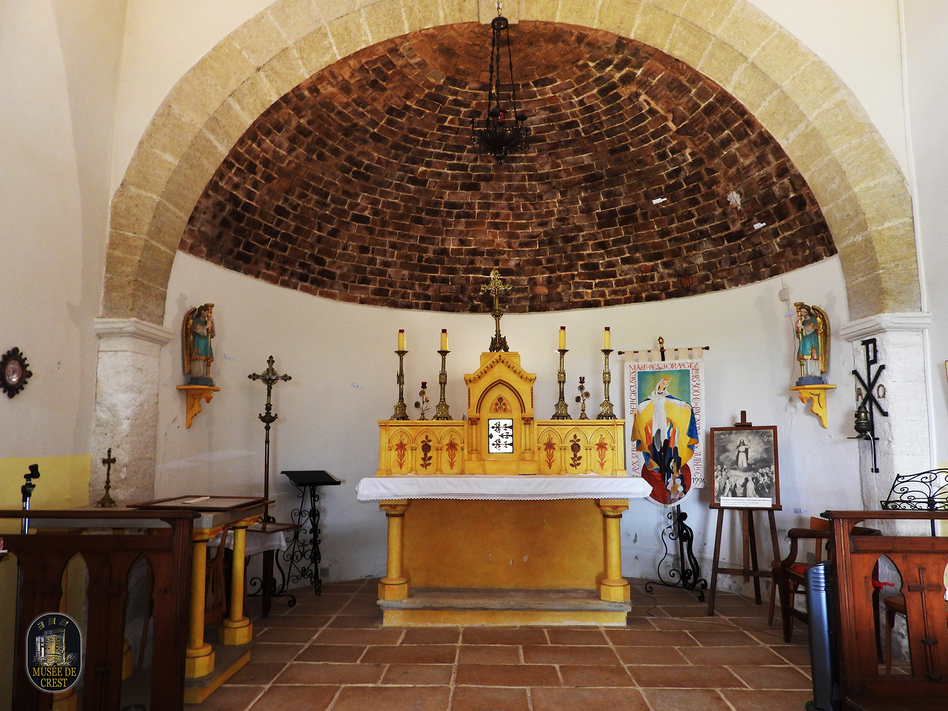 Maitre_autel_avec_tabernacle_coeur_chapelle_des_Martyres_d_Orange_de_Gabet_UHD_HD_MDC_DSCN4706.jpg