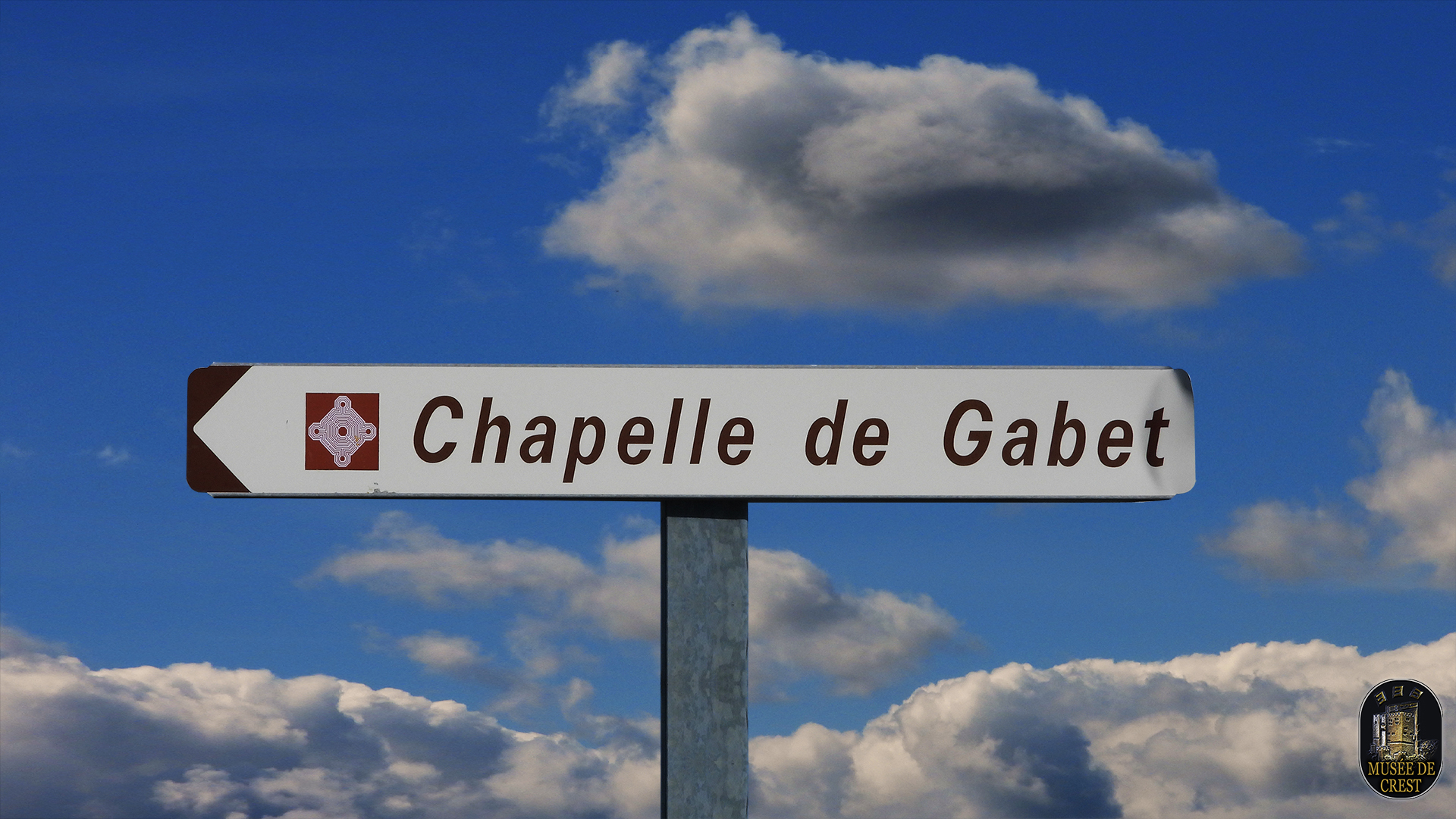 Panneau_direction_chapelle_de_Gabet_Route_Departementale_237_Orange_UHD_HD_MDC_DSCN5052.jpg