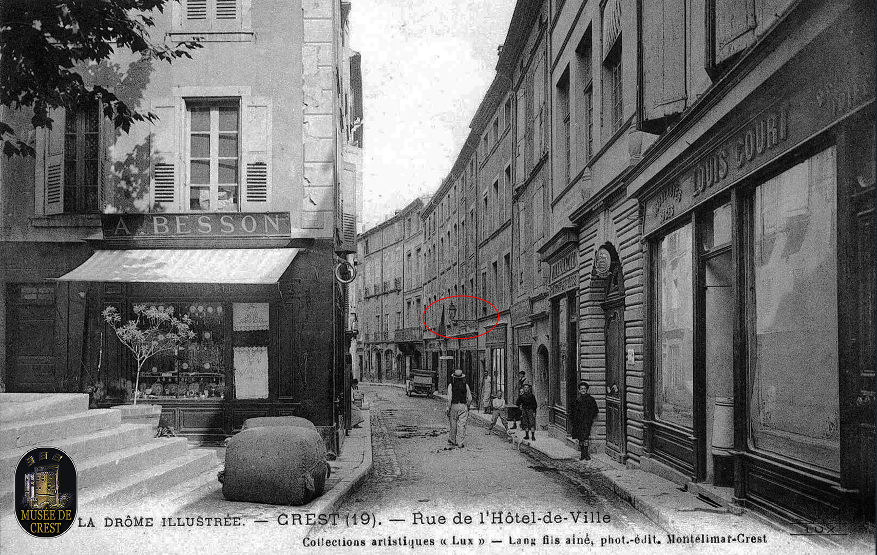 Potence_bec_de_gaz_rue_Republique_Crest_UHD_HD_MDC.jpg