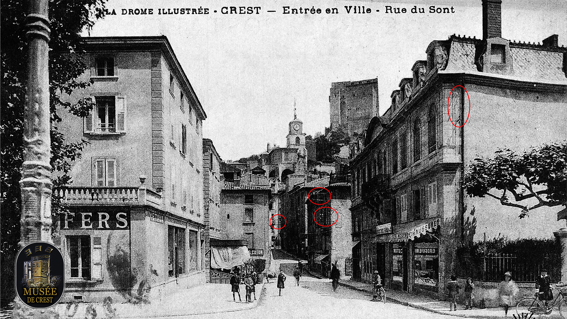 Potences_murales_isolateurs_electriques_porcelaines_blancs_rue_du_Pont_Crest_UHD_HD_MDC.jpg