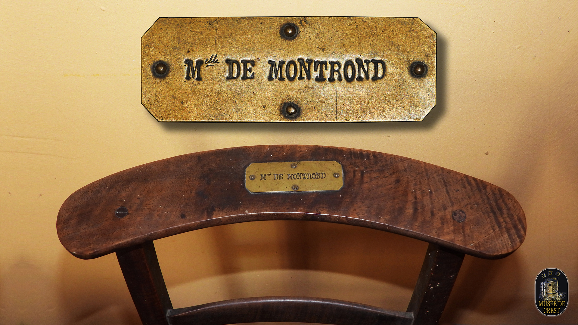 Prie_Dieu_plaque_laiton_Melle_de_Montrond_couvent_Recoubeau_UHD_HD_MDC_SCN3821.jpg