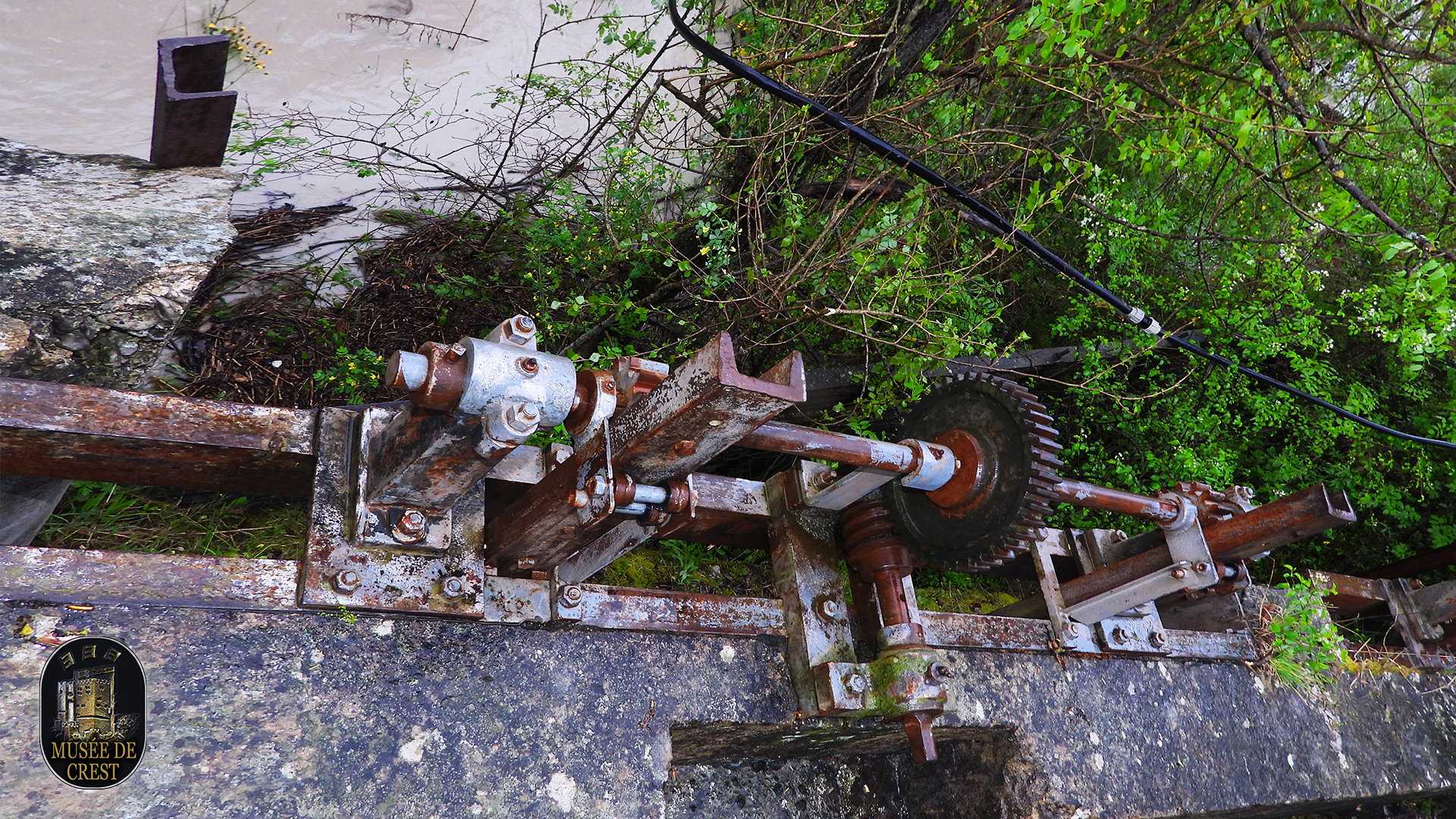 Prise_Drome_vanne_canal_Tavan_Flachard_puis_Paul_Achard_micro_centrale_hydroelectrique_Aouste_le_16_04_2025_UHD_HD_MDC_DSCN0738.jpg
