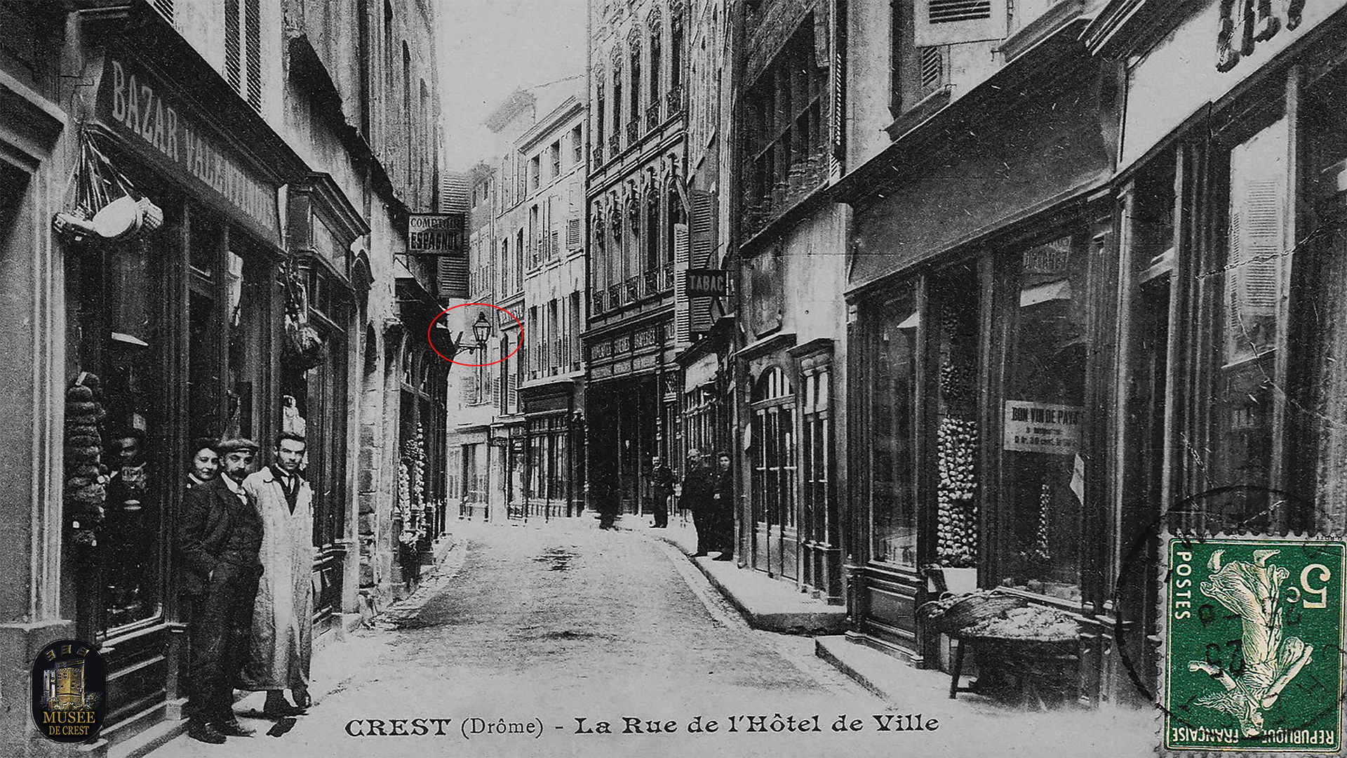 Rue_de_l'Hotel_de_Ville_Crest_potence_reverbere_bec_de_Gaz_UHD_HD_MDC.jpg