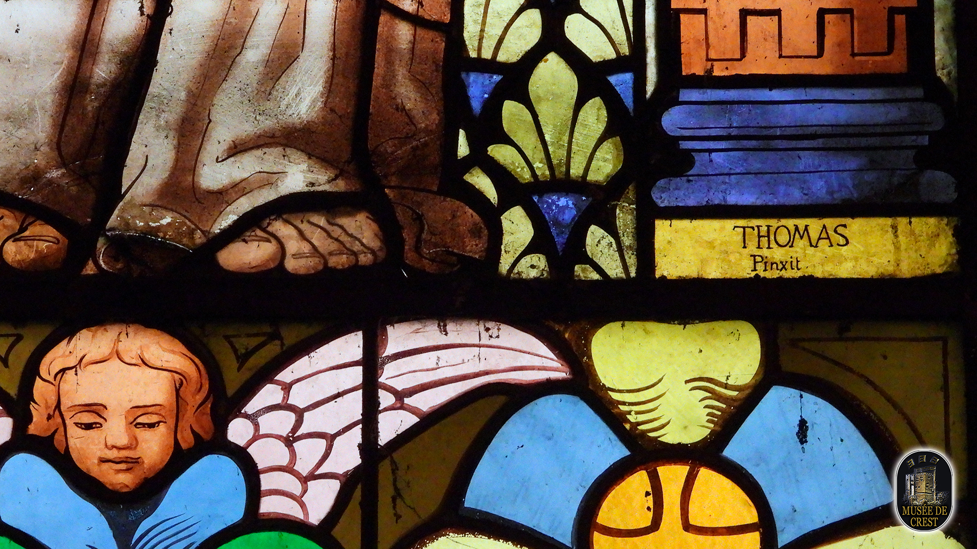 Signature_maitre_verrier_Jean_Pierre_Thomas_de_Valence_vitraux_1896_eglise_Saint_Sauveur_de_Crest_UHD_HD_MDC_DSCN8032.jpg