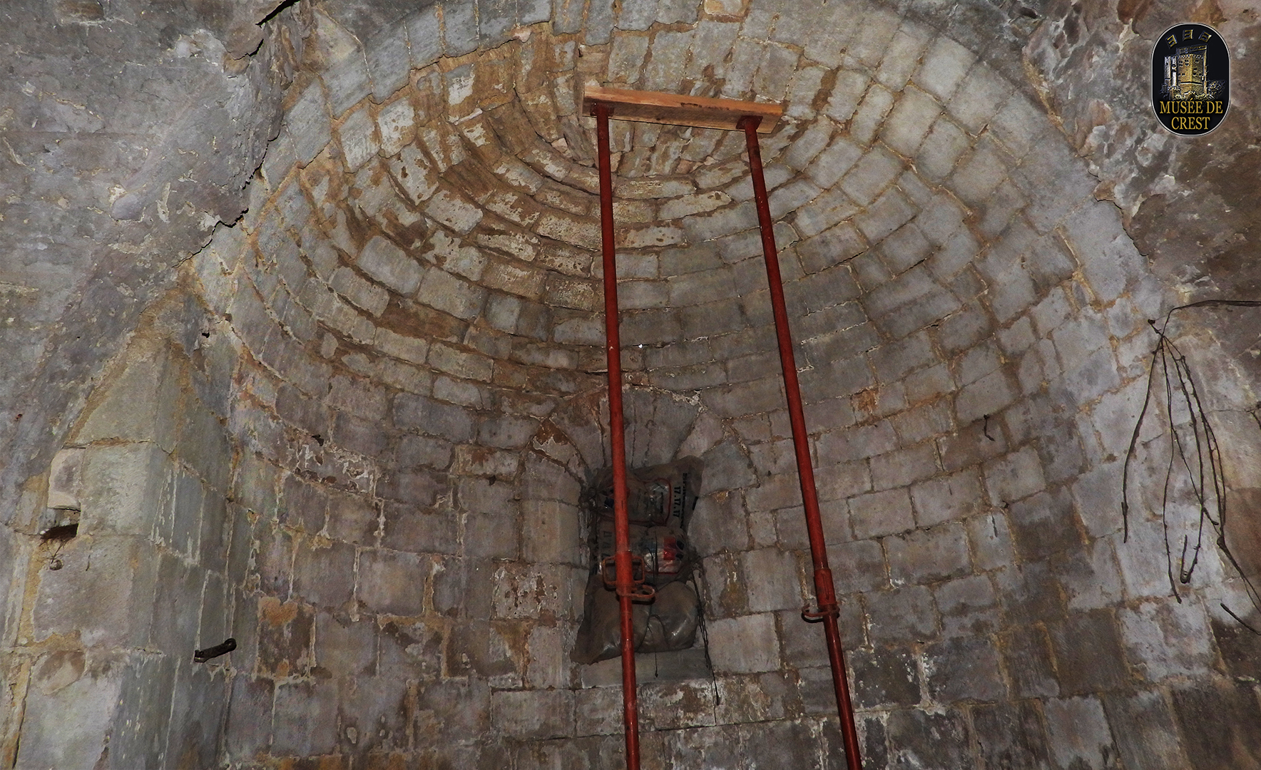Transept_sud_chapelle_demi_dome_Prieure_Notre_Dame_d_Andea_Grane_original_UHD_HD_DSCN4802.jpg